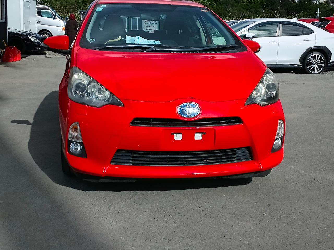 2012 Toyota Aqua thumbnail