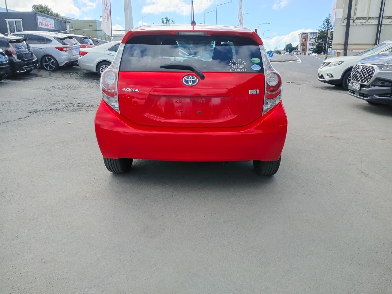 2012 Toyota Aqua thumbnail