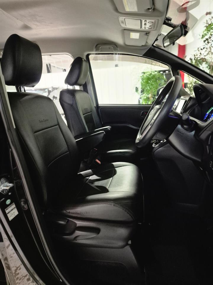 2014 Toyota Voxy thumbnail