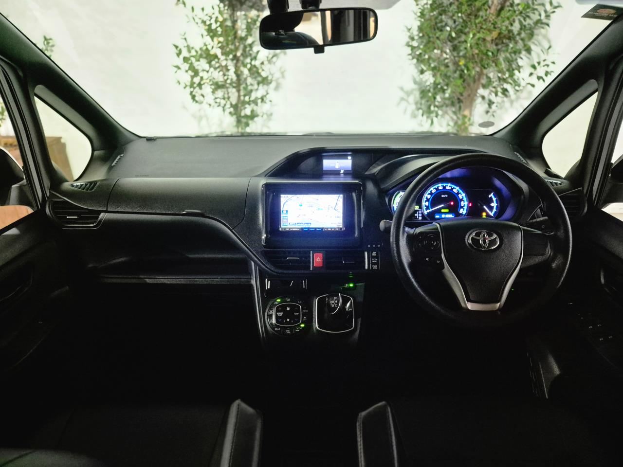 2014 Toyota Voxy thumbnail