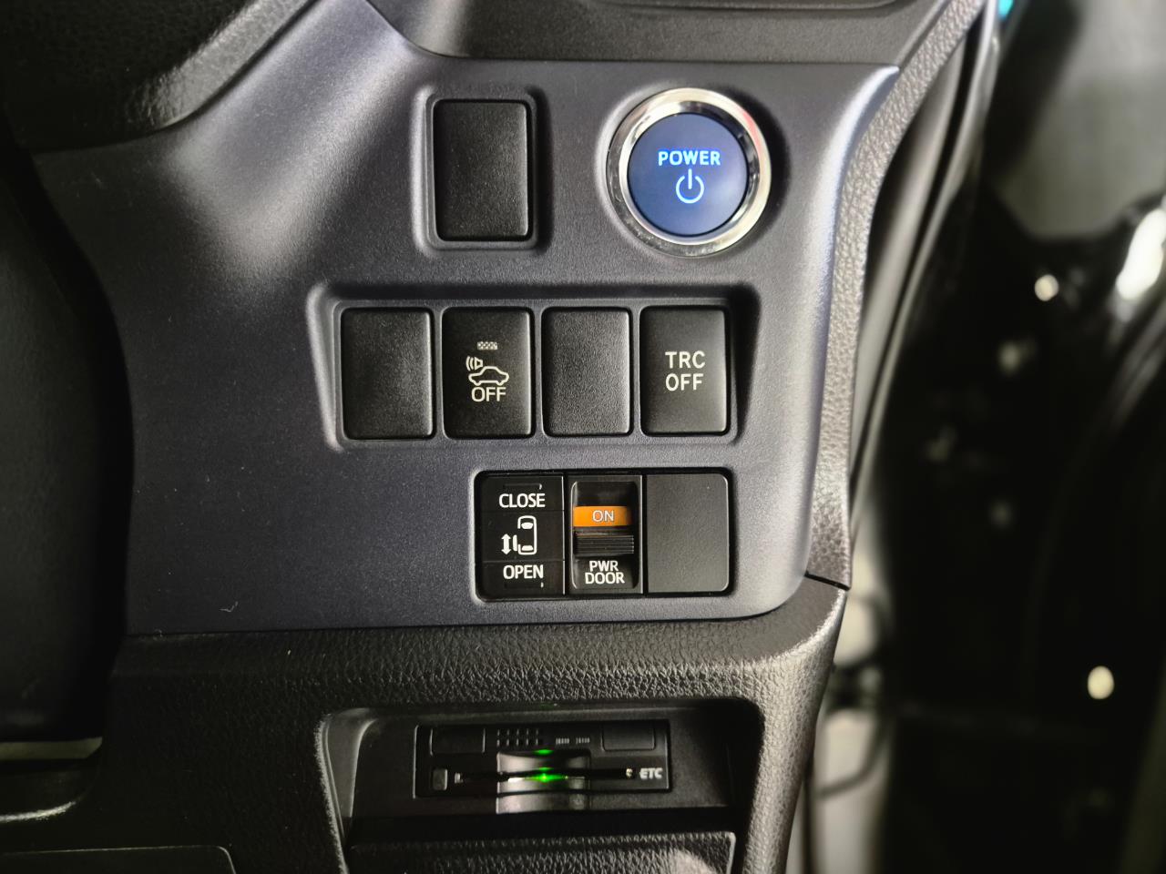 2014 Toyota Voxy thumbnail