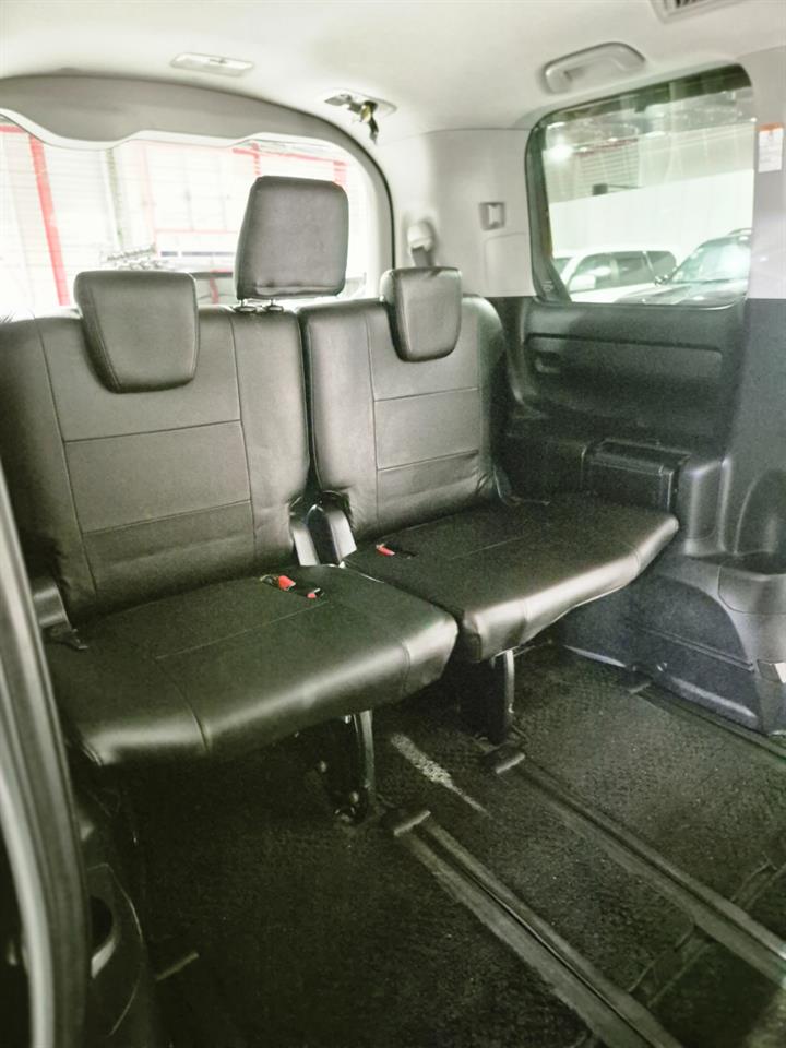 2014 Toyota Voxy thumbnail
