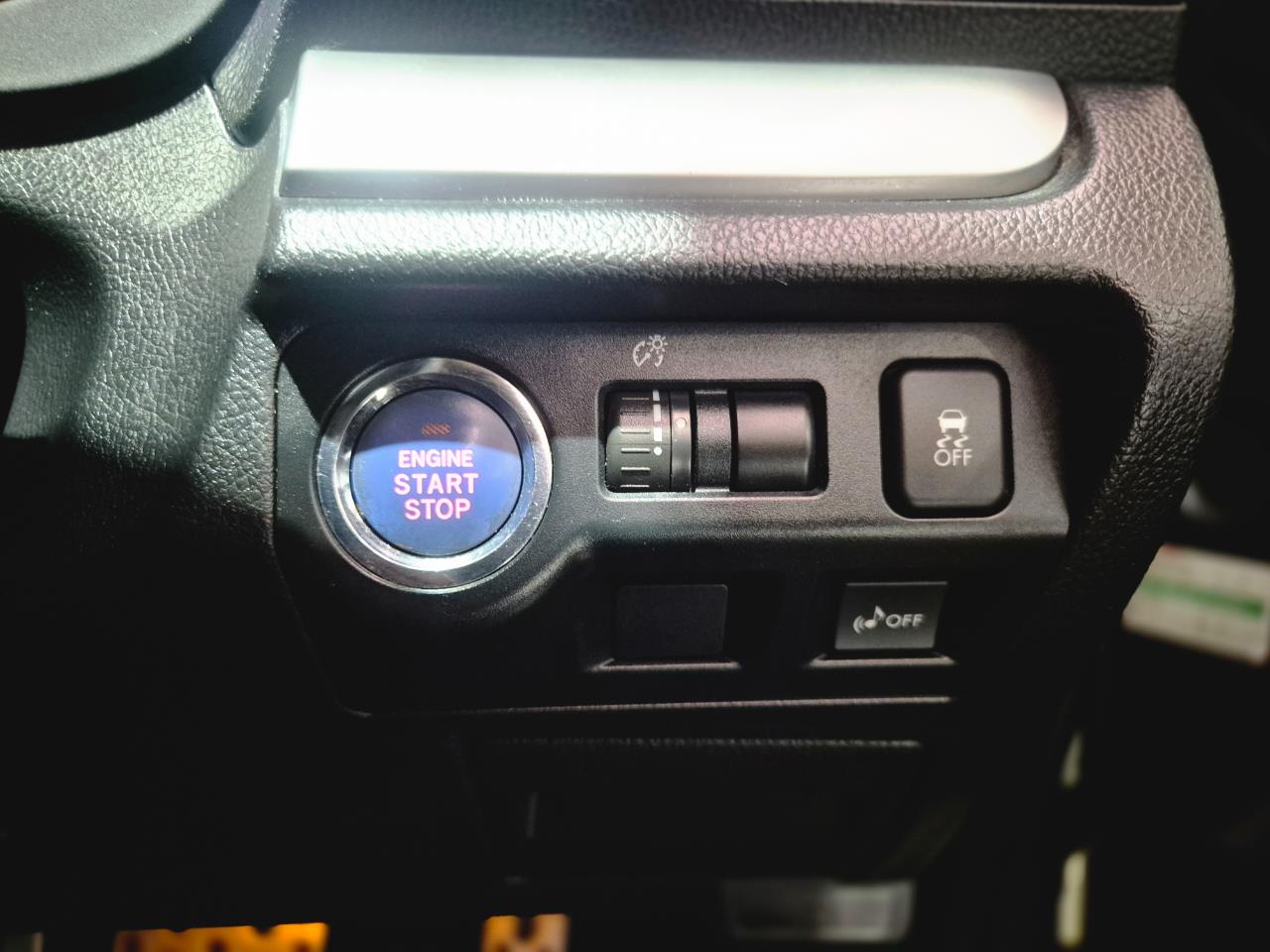 2014 Subaru XV thumbnail