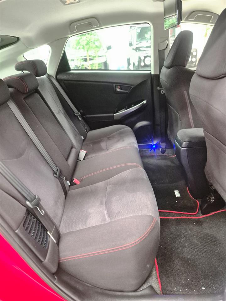 2014 Toyota Prius thumbnail