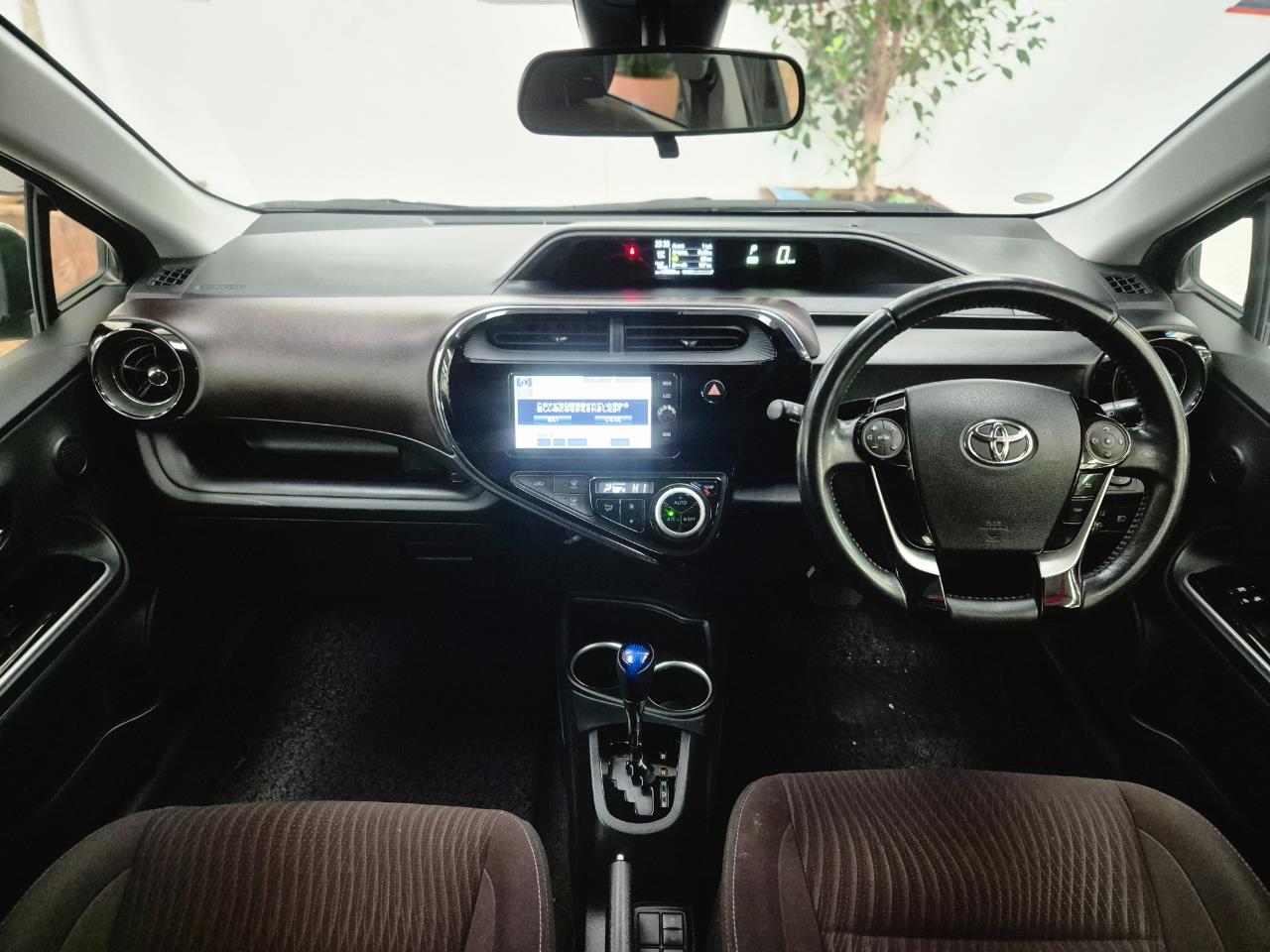 2017 Toyota Aqua thumbnail