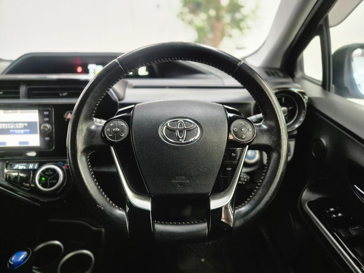 2017 Toyota Aqua thumbnail