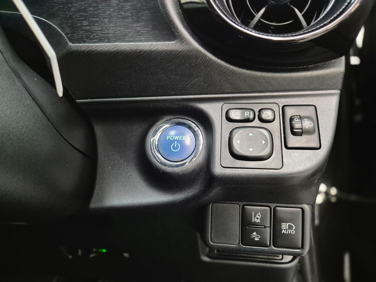 2017 Toyota Aqua thumbnail