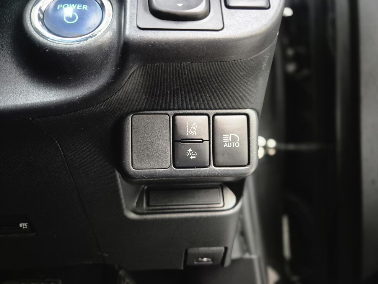 2017 Toyota Aqua thumbnail