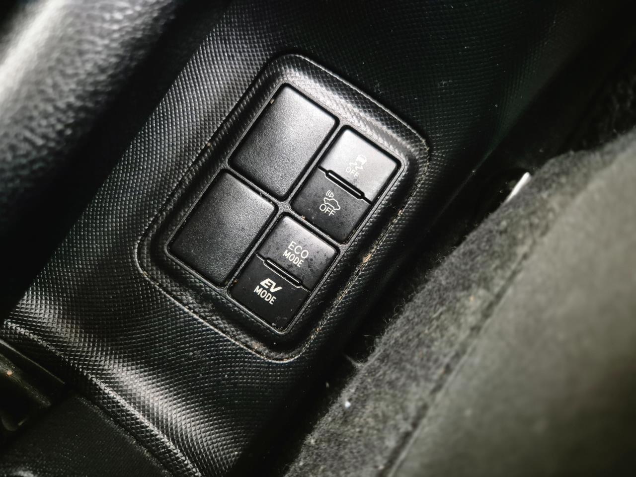 2017 Toyota Aqua thumbnail