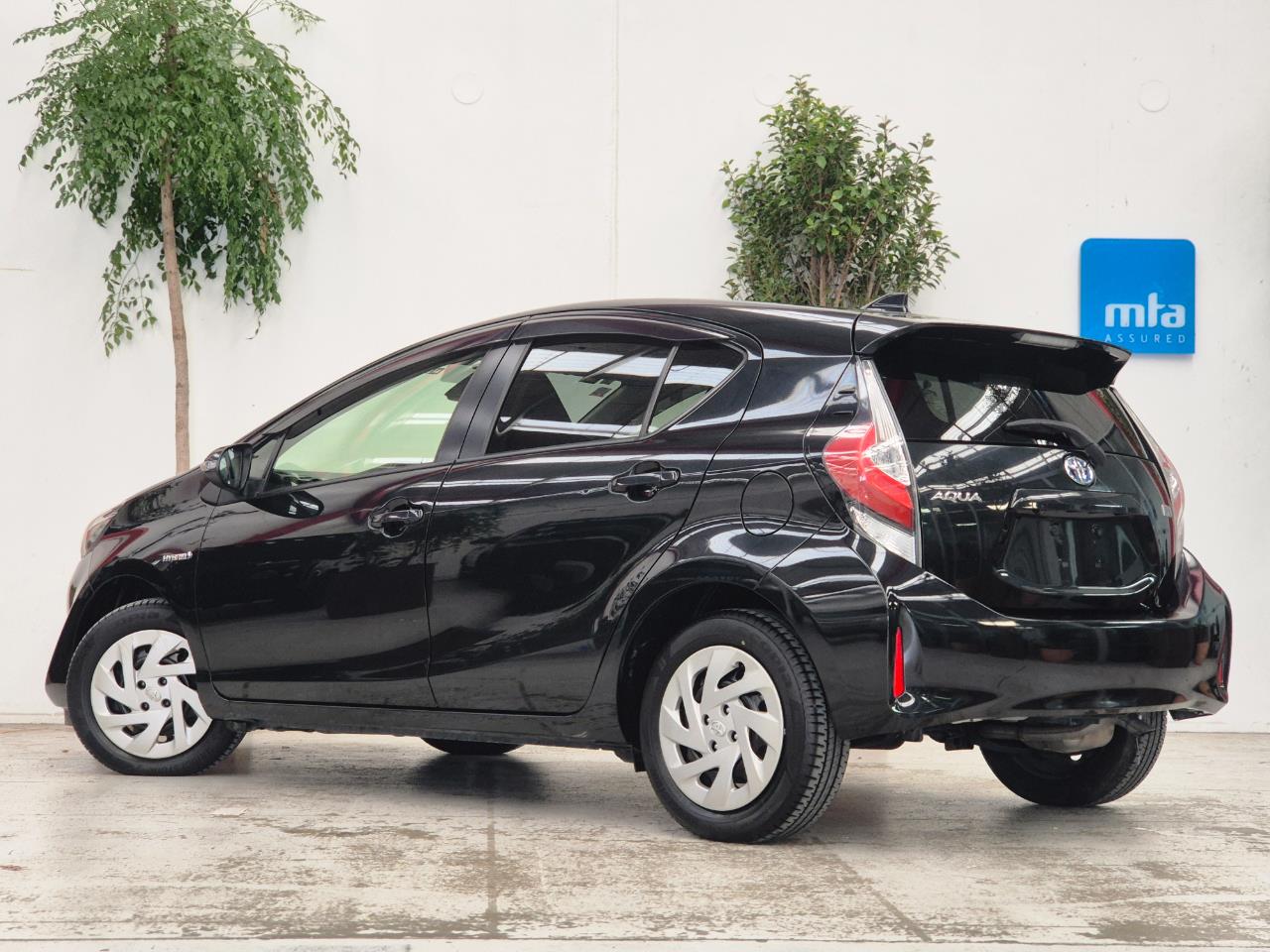 2017 Toyota Aqua thumbnail