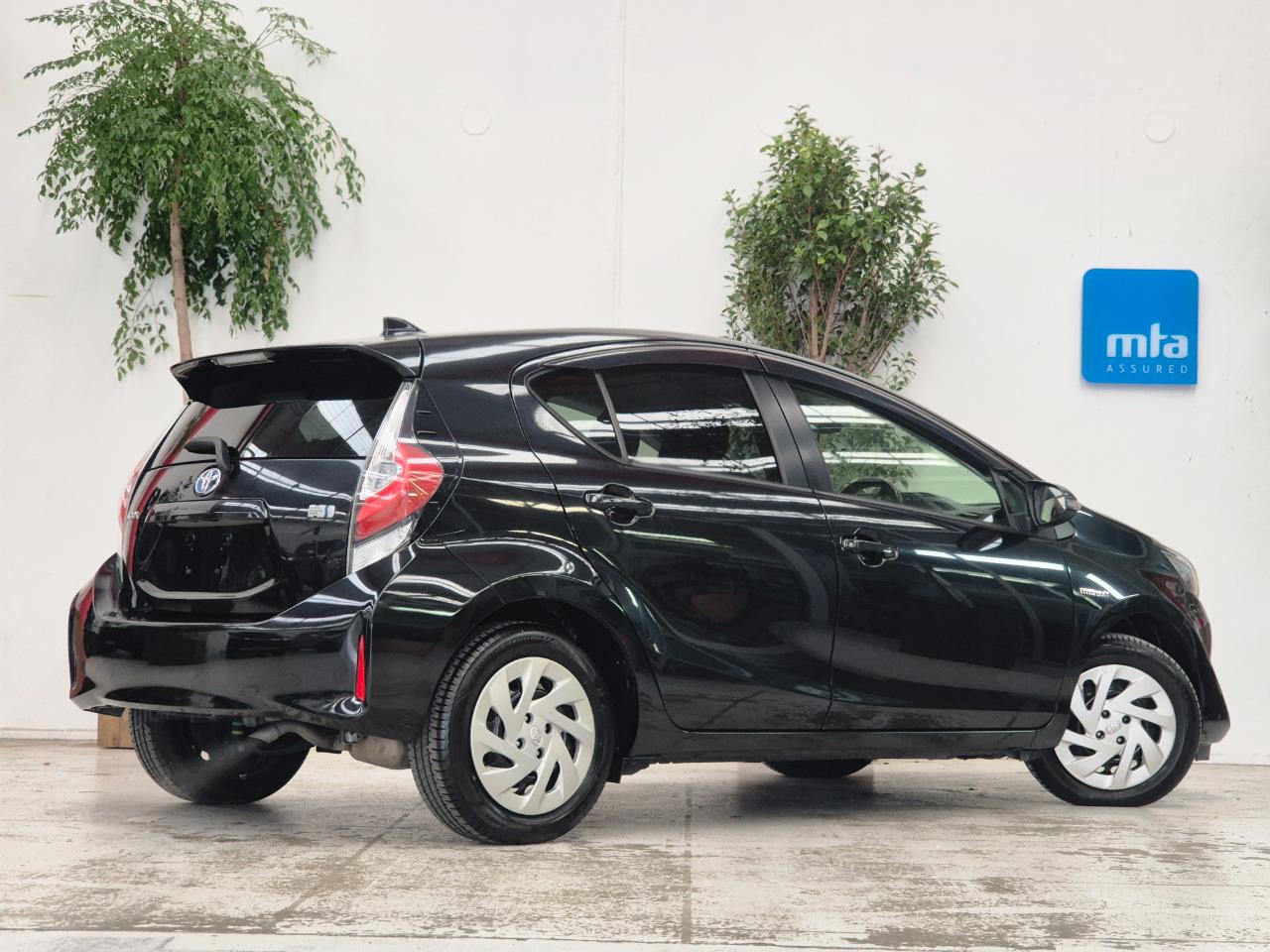 2017 Toyota Aqua thumbnail