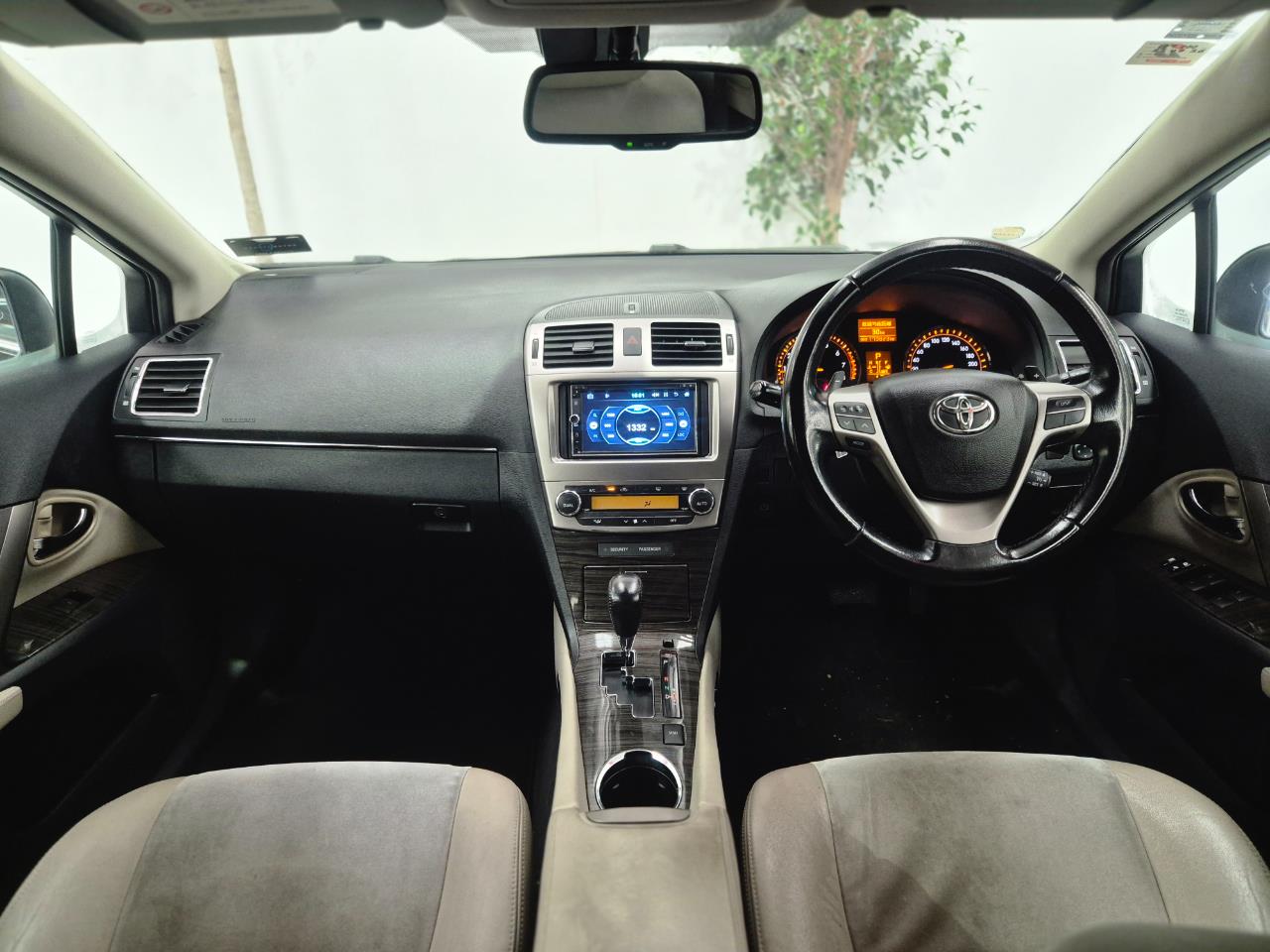 2013 Toyota Avensis thumbnail