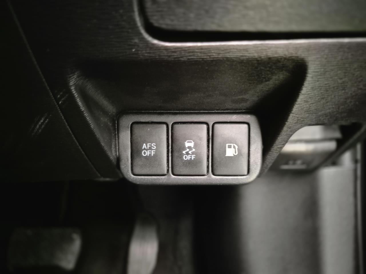 2013 Toyota Avensis thumbnail