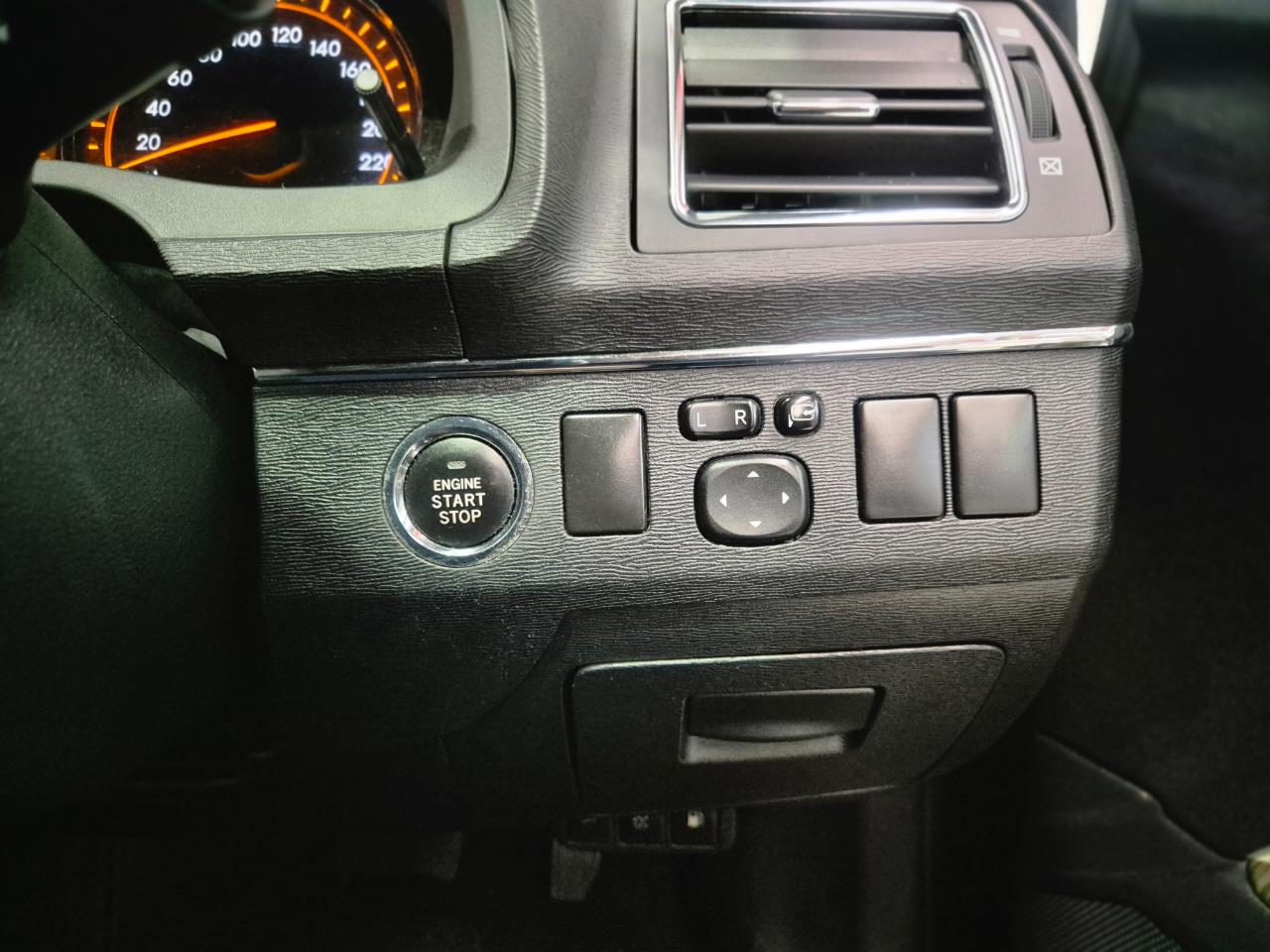 2013 Toyota Avensis thumbnail