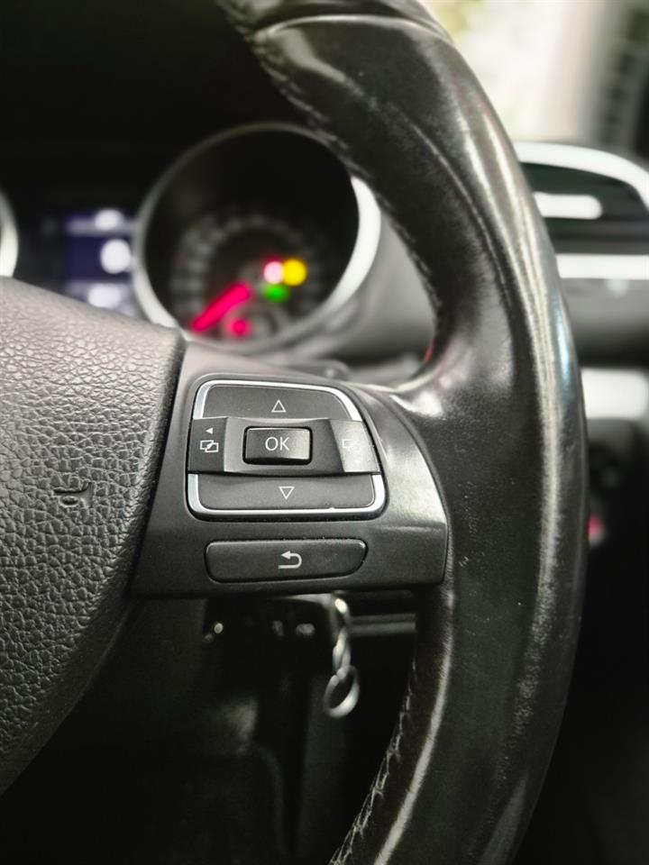 2012 Volkswagen Golf thumbnail