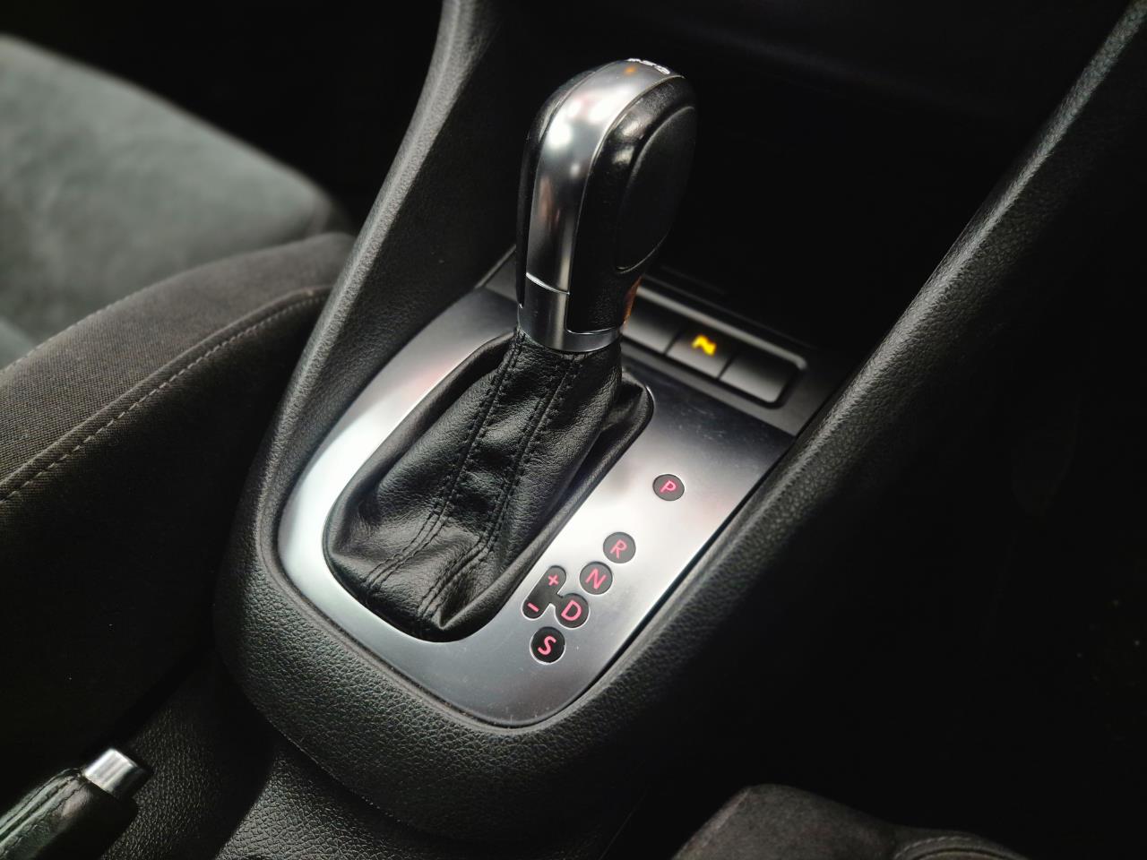2012 Volkswagen Golf thumbnail