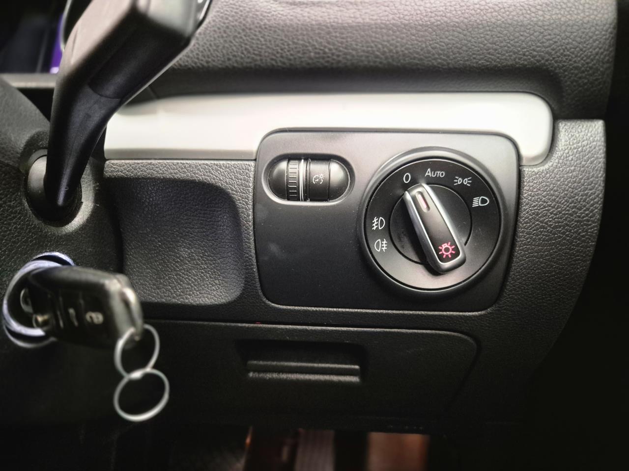 2012 Volkswagen Golf thumbnail