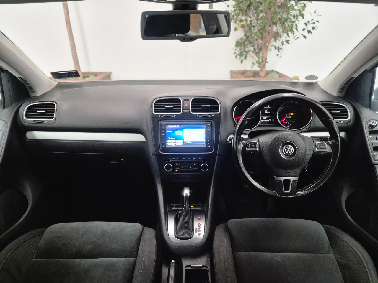 2012 Volkswagen Golf thumbnail