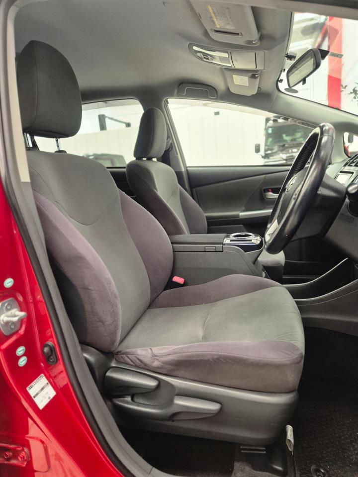 2013 Toyota PRIUS thumbnail