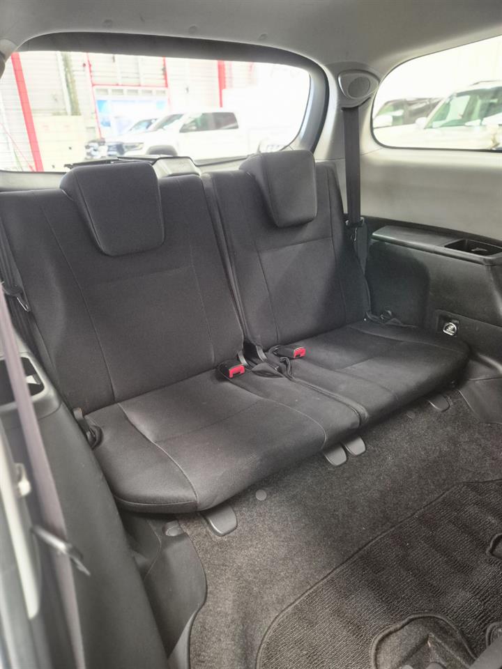 2009 Toyota Wish thumbnail