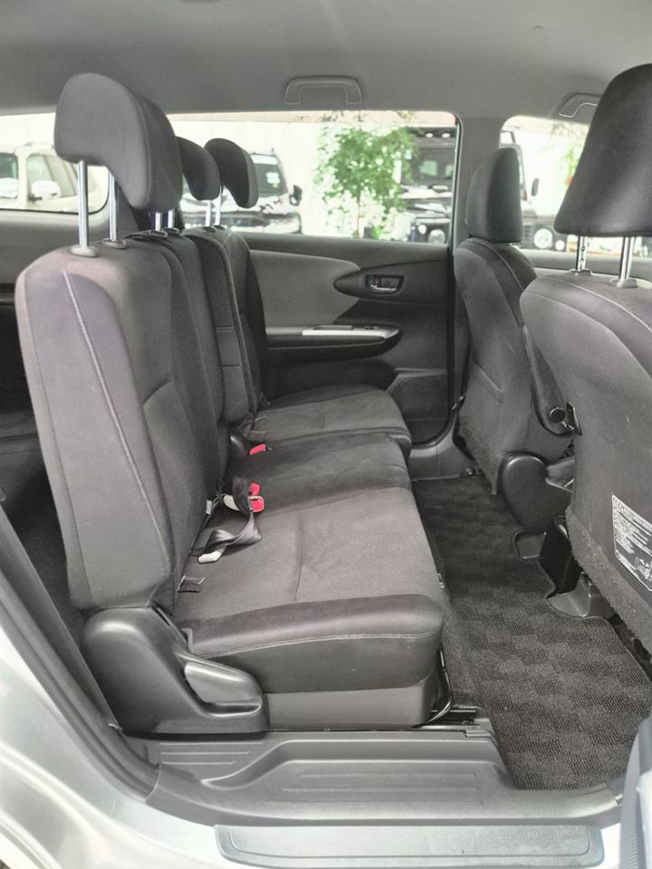 2009 Toyota Wish thumbnail