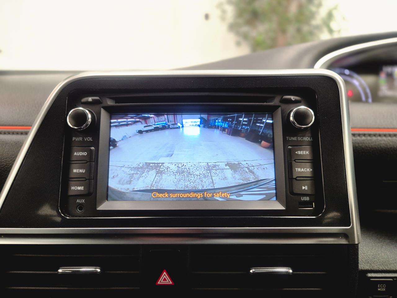 2016 Toyota Sienta thumbnail