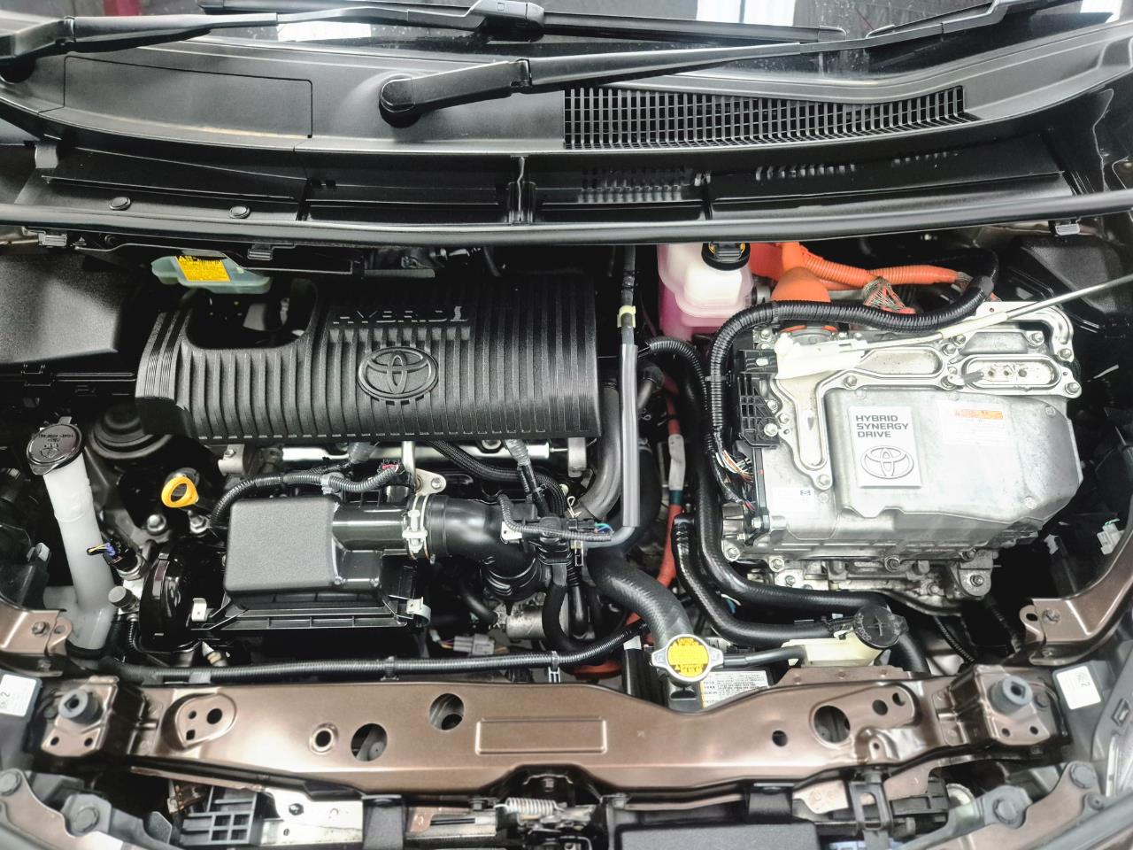 2016 Toyota Sienta thumbnail