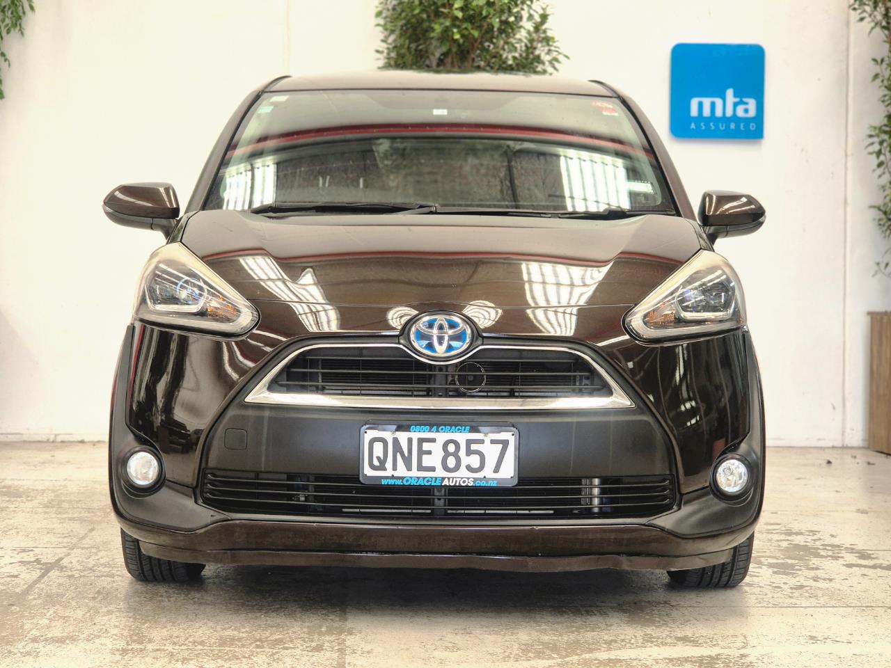 2016 Toyota Sienta thumbnail