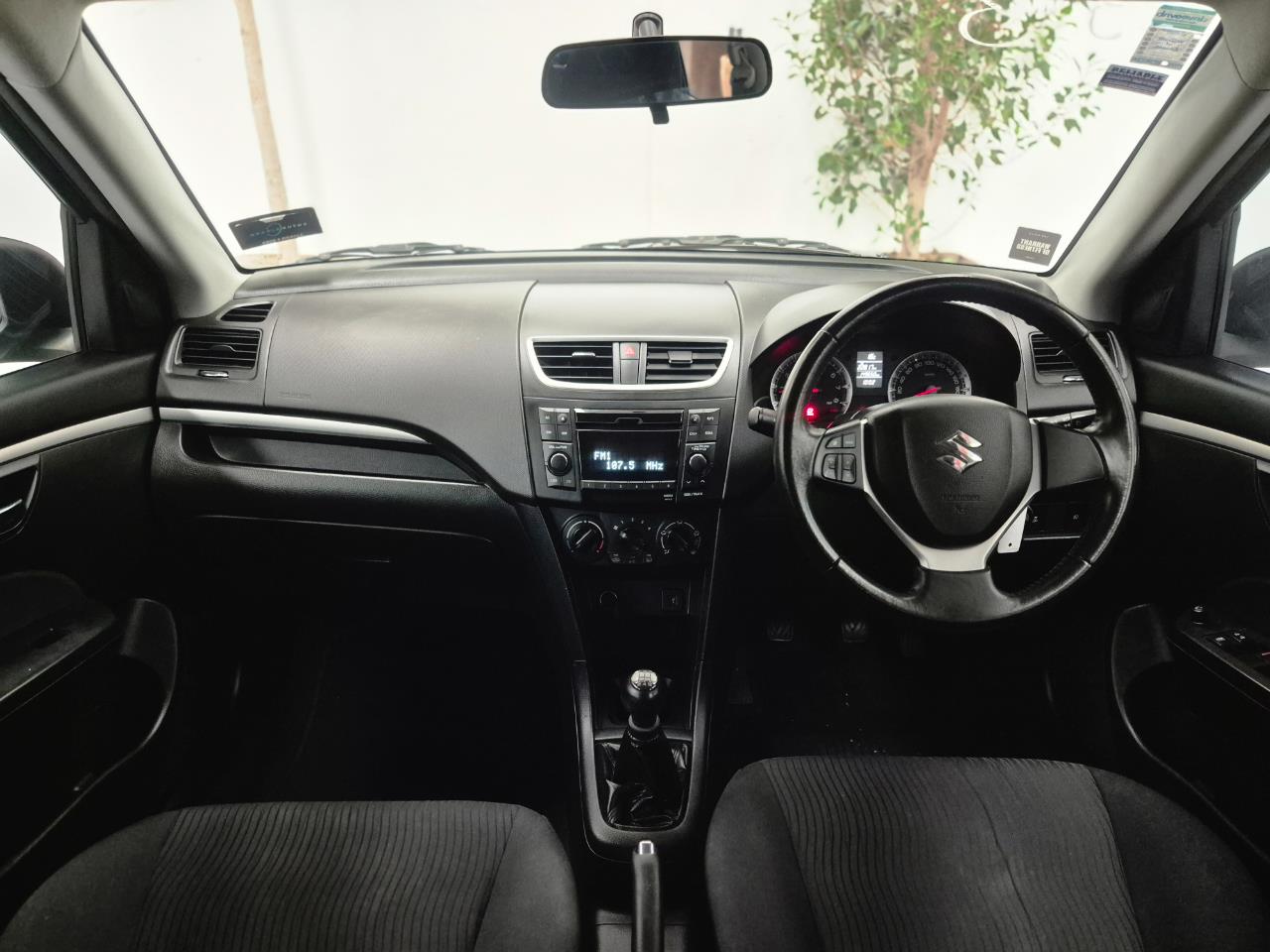 2014 Suzuki Swift thumbnail