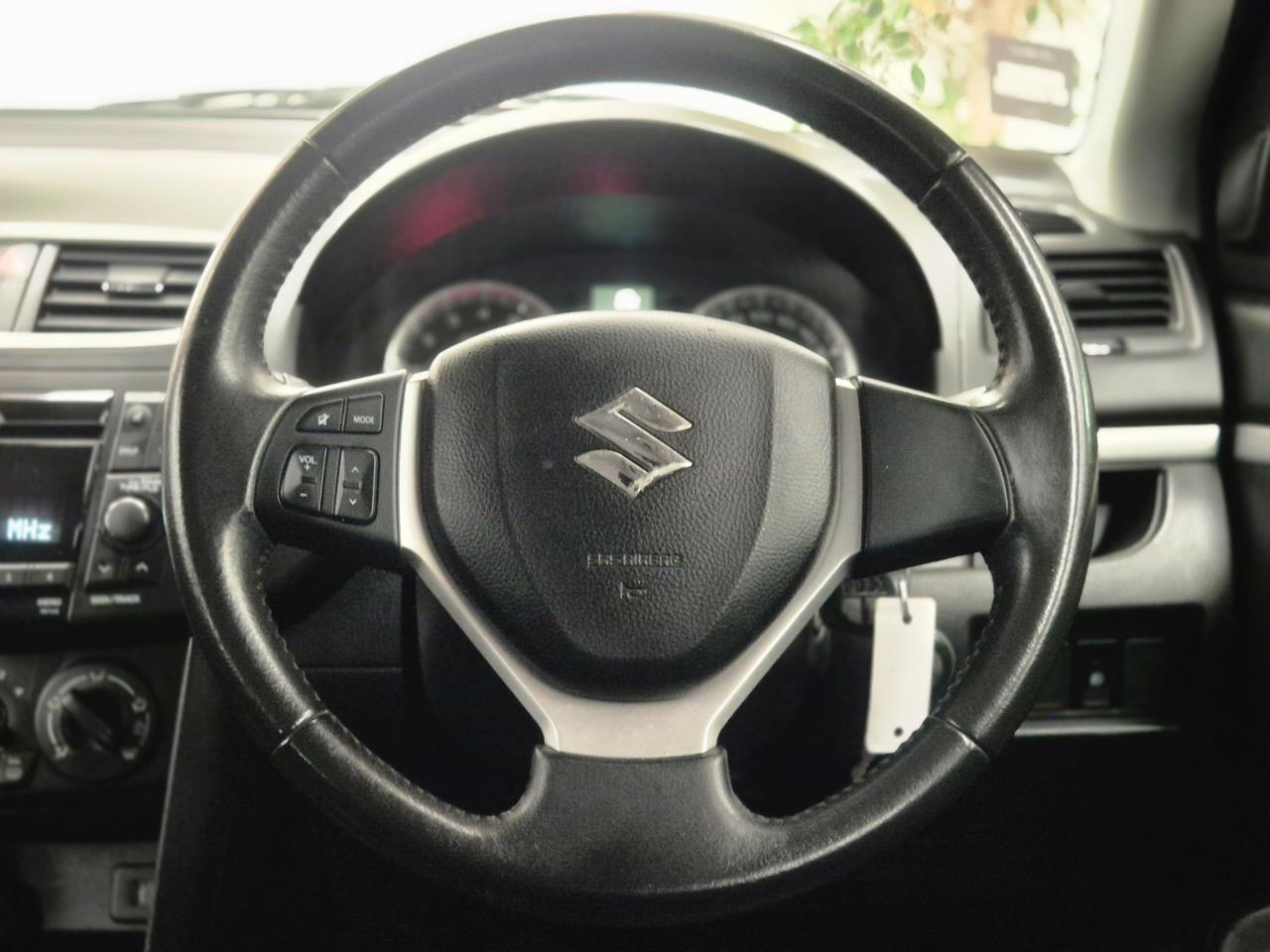 2014 Suzuki Swift thumbnail