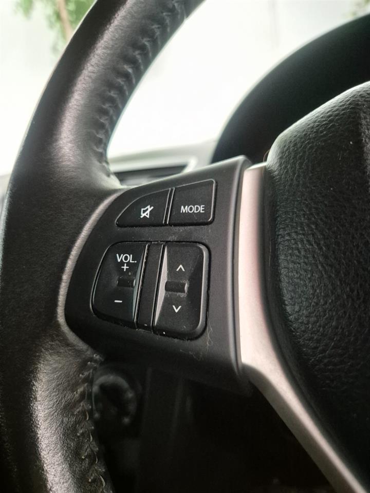 2014 Suzuki Swift thumbnail