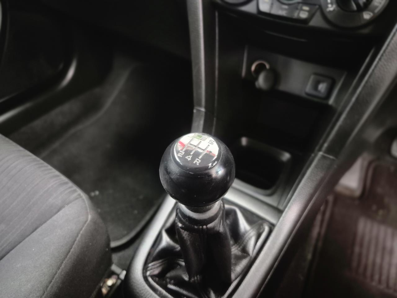 2014 Suzuki Swift thumbnail