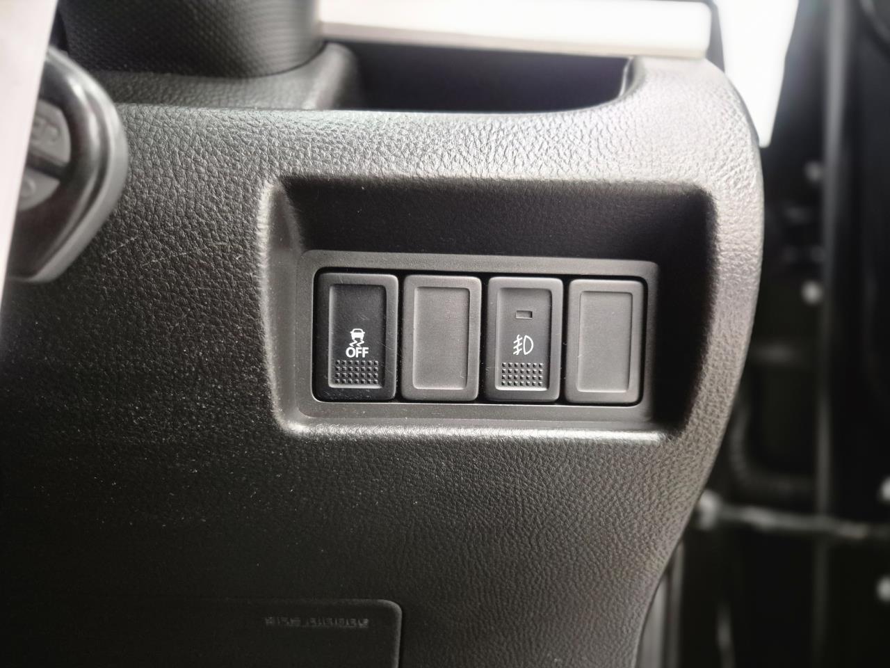 2014 Suzuki Swift thumbnail