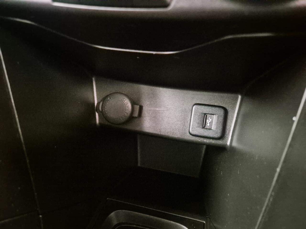 2014 Suzuki Swift thumbnail