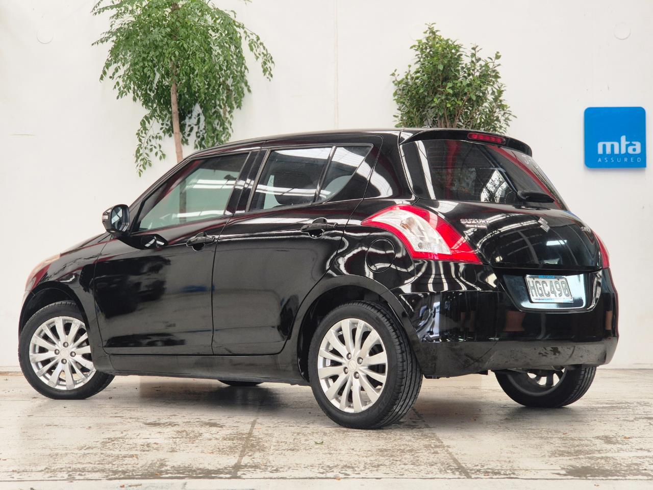 2014 Suzuki Swift thumbnail