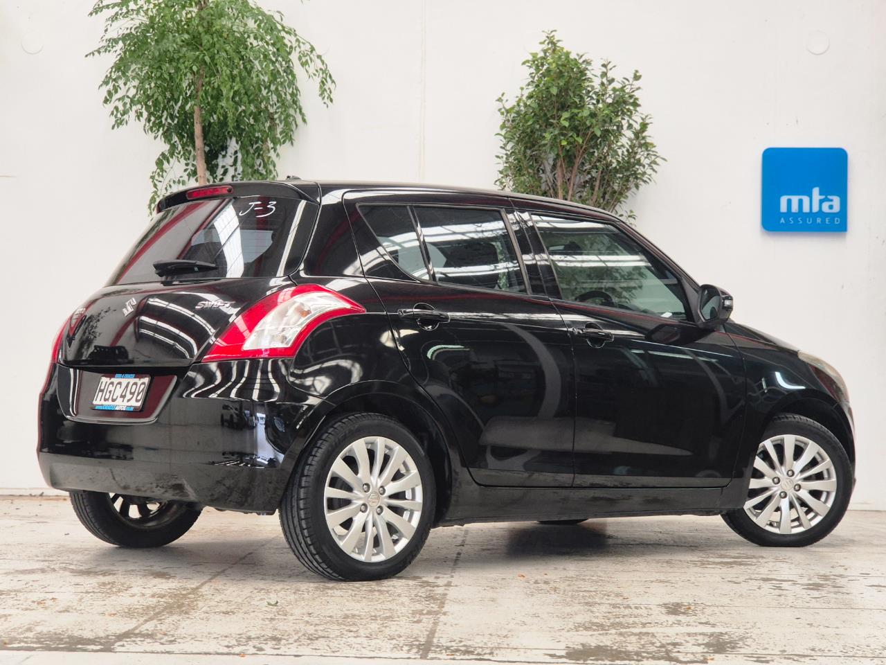 2014 Suzuki Swift thumbnail