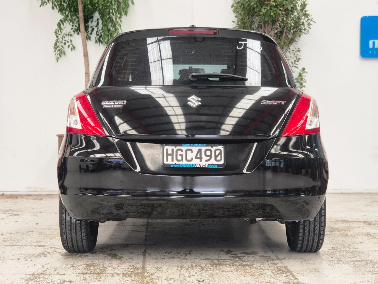 2014 Suzuki Swift thumbnail