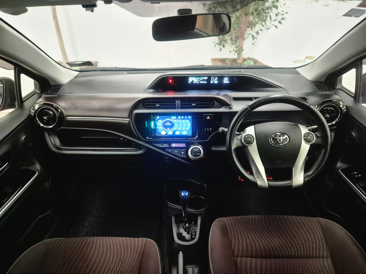 2015 Toyota Aqua thumbnail