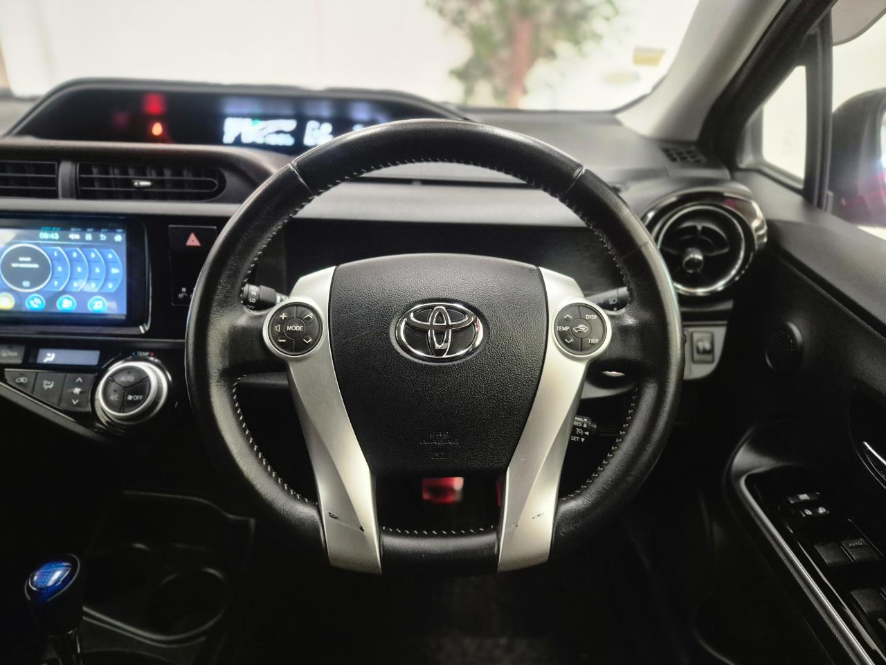 2015 Toyota Aqua thumbnail