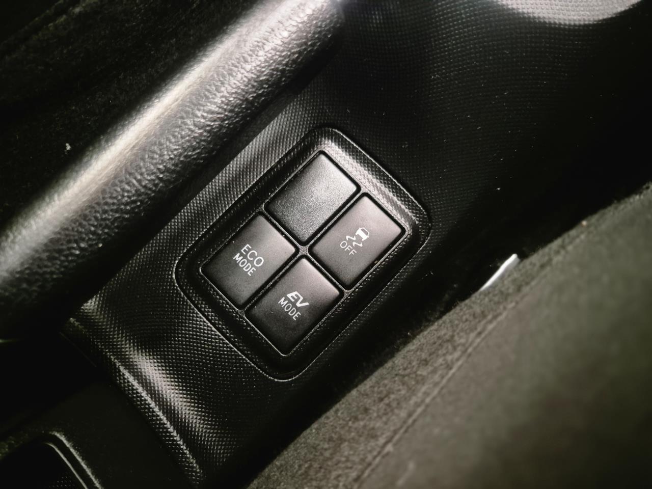 2015 Toyota Aqua thumbnail