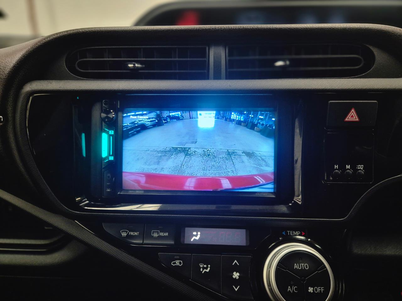 2015 Toyota Aqua thumbnail