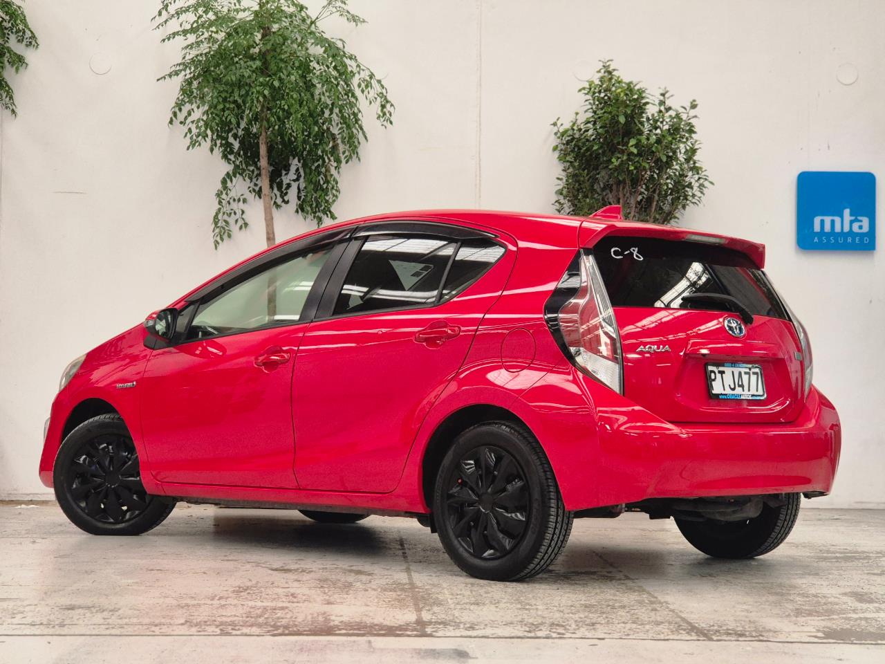 2015 Toyota Aqua thumbnail