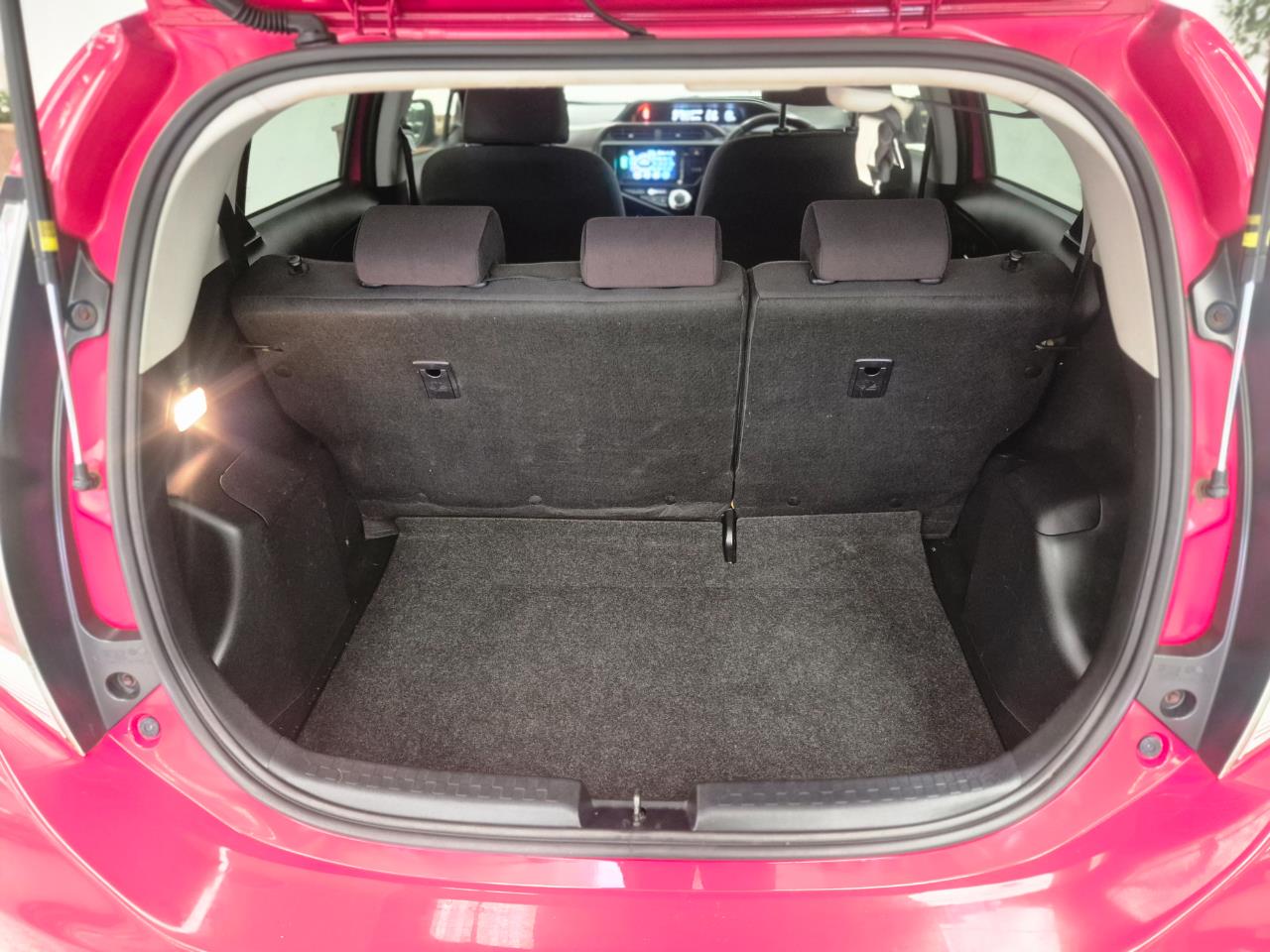 2015 Toyota Aqua thumbnail