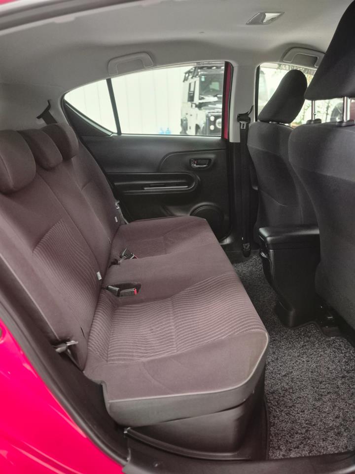 2015 Toyota Aqua thumbnail