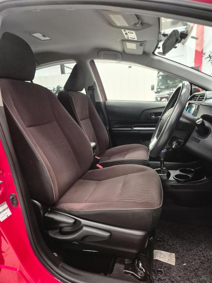 2015 Toyota Aqua thumbnail