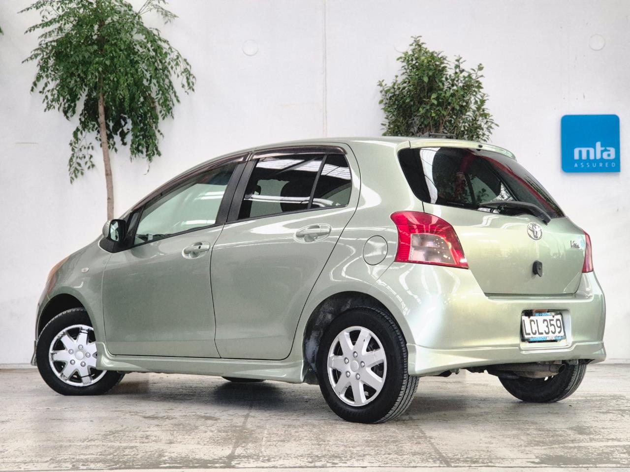 2006 Toyota Vitz thumbnail