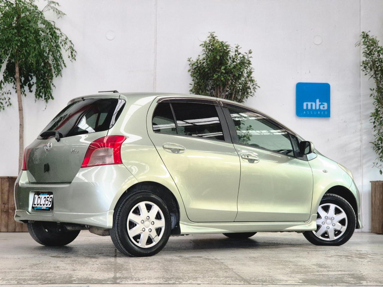 2006 Toyota Vitz thumbnail