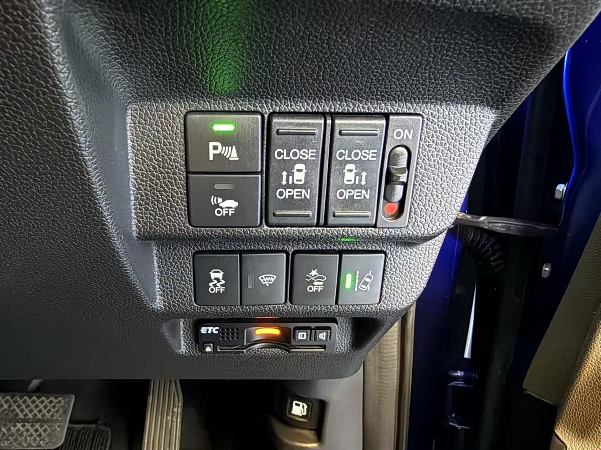 2017 Honda Freed thumbnail