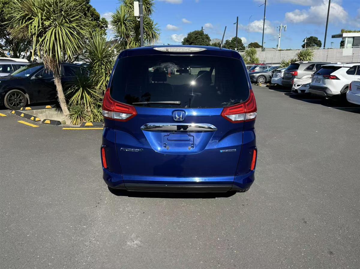2017 Honda Freed thumbnail