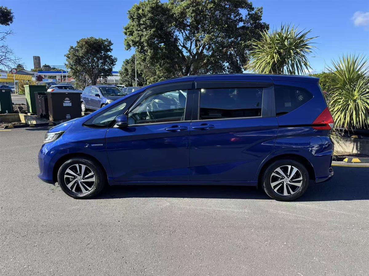 2017 Honda Freed thumbnail